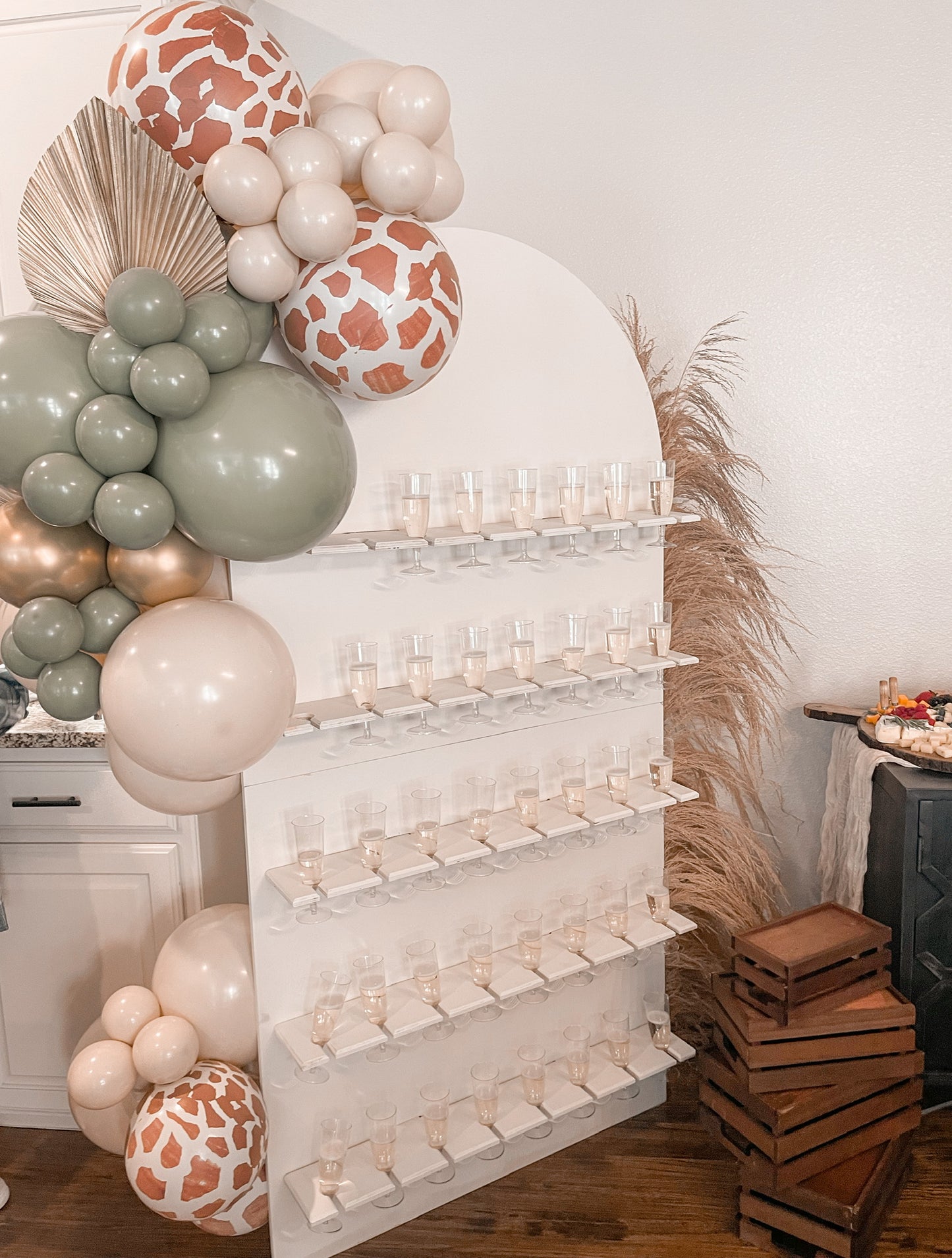 Petite Arch Champagne Wall